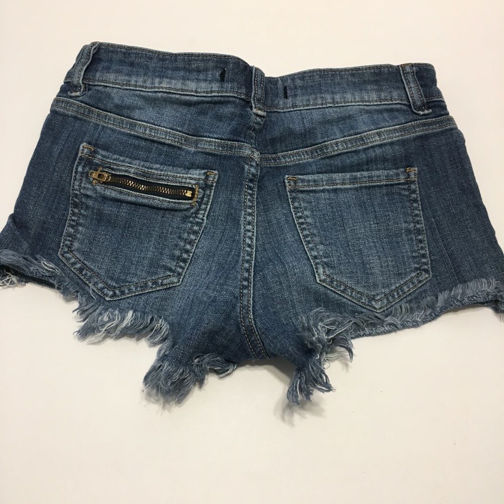 Eunina mid rise 3" fray hem raw cut off blue jean